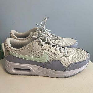 Women’s Nike Air Max 8.5 never used!
